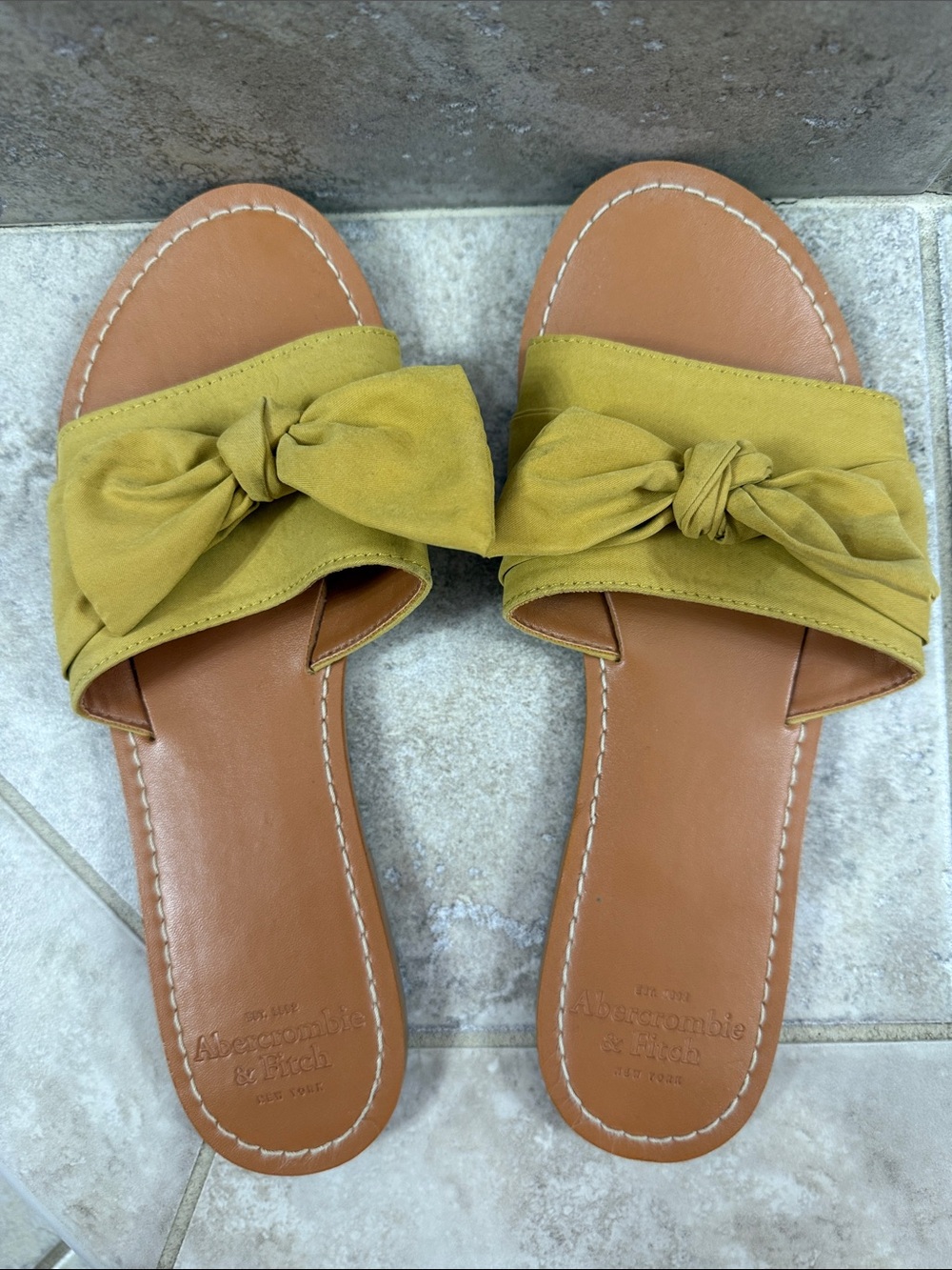 Abercrombie & Fitch Knot-Top Slide Sandals Size 9